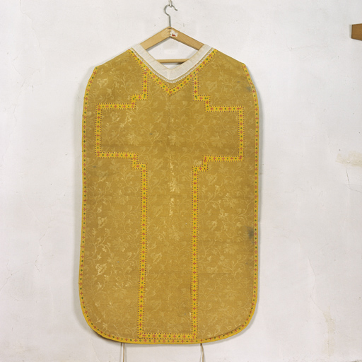 ensemble de vêtements liturgiques (N° 3) : chasuble, voile de calice, étole (ornement doré)