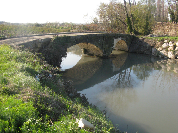 canal d'irrigation dit du Vigueirat