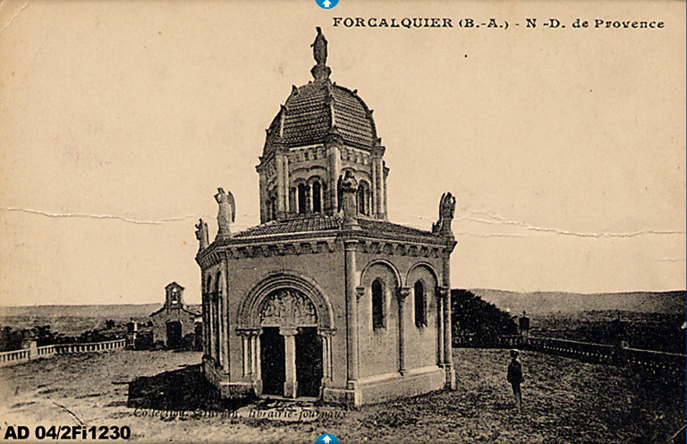 Forcalquier (B.-A.) : N.D. de Provence [et sa chapelle provisoire, pourvue de son unique cloche, en 1910].