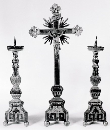 croix d'autel et 4 chandeliers d'autel