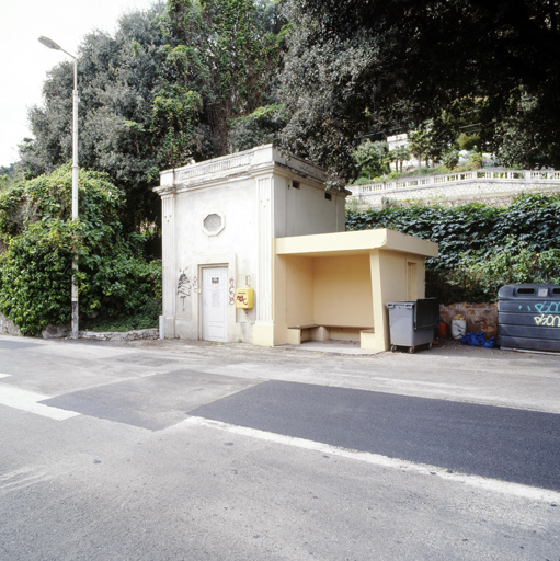 transformateur électrique et station d'autobus