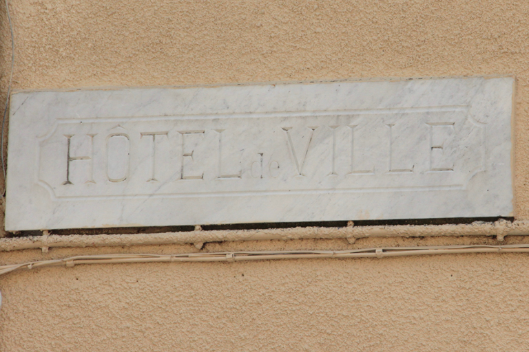 maison, puis mairie et école, actuellement poste