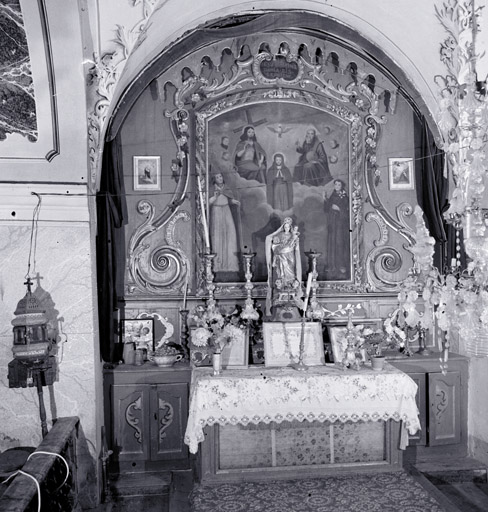 ensemble de l'autel de saint Claude et de saint Antoine de Padoue (2 gradins d'autel, tabernacle, retable, tableau : Saint Claude, saint Antoine de Padoue, la Vierge et la Trinité)