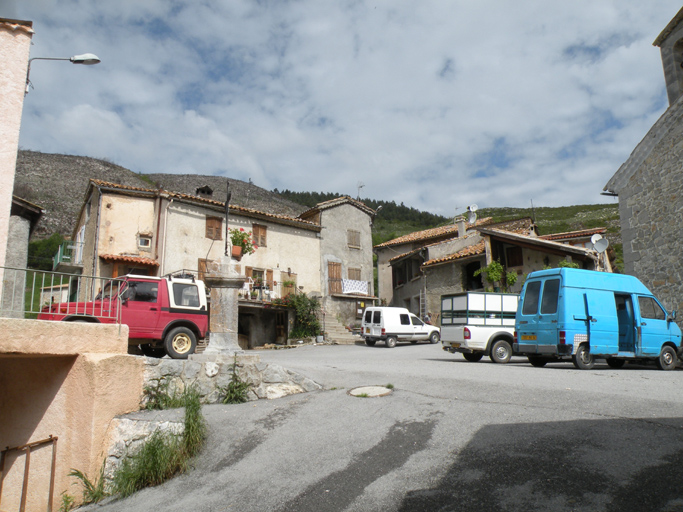 Ecart du Touyet. Vue de la place du village, prise depuis le sud-ouest.