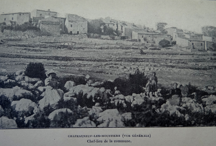 CHATEAUNEUF-LES-MOUSTIERS. VUE GENERALE, années 1900.