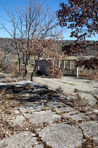 Hameau de forestage de Harkis de Ongles