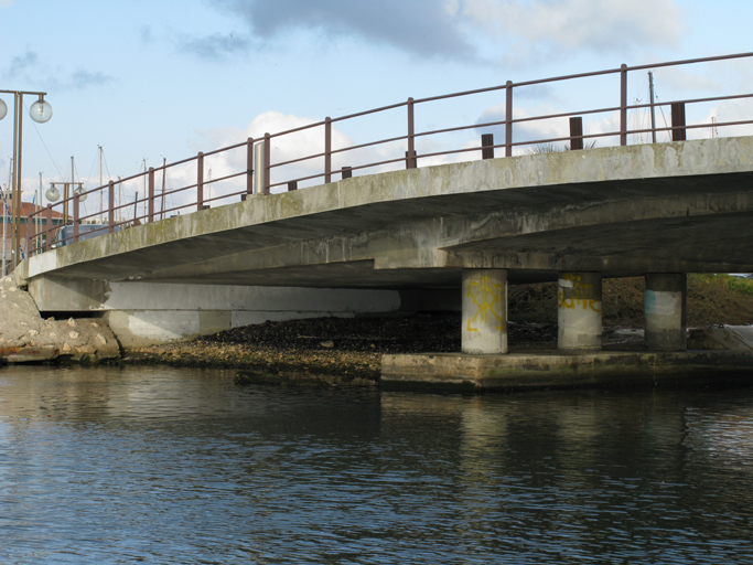 pont routier ouest du canal Saint-Sébastien