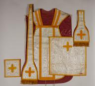 Ornement blanc (n°1) : chasuble, étole, manipule bourse de corporal, voile de calice