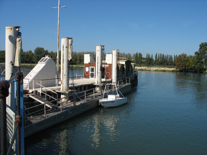 port puis halte fluviale dit quai (débarcadère) de la ligne