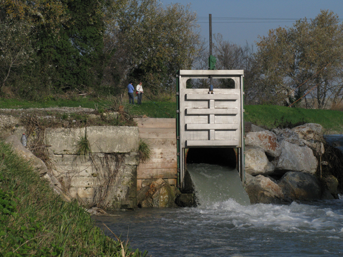 barrage réaménagé en seuil de passage