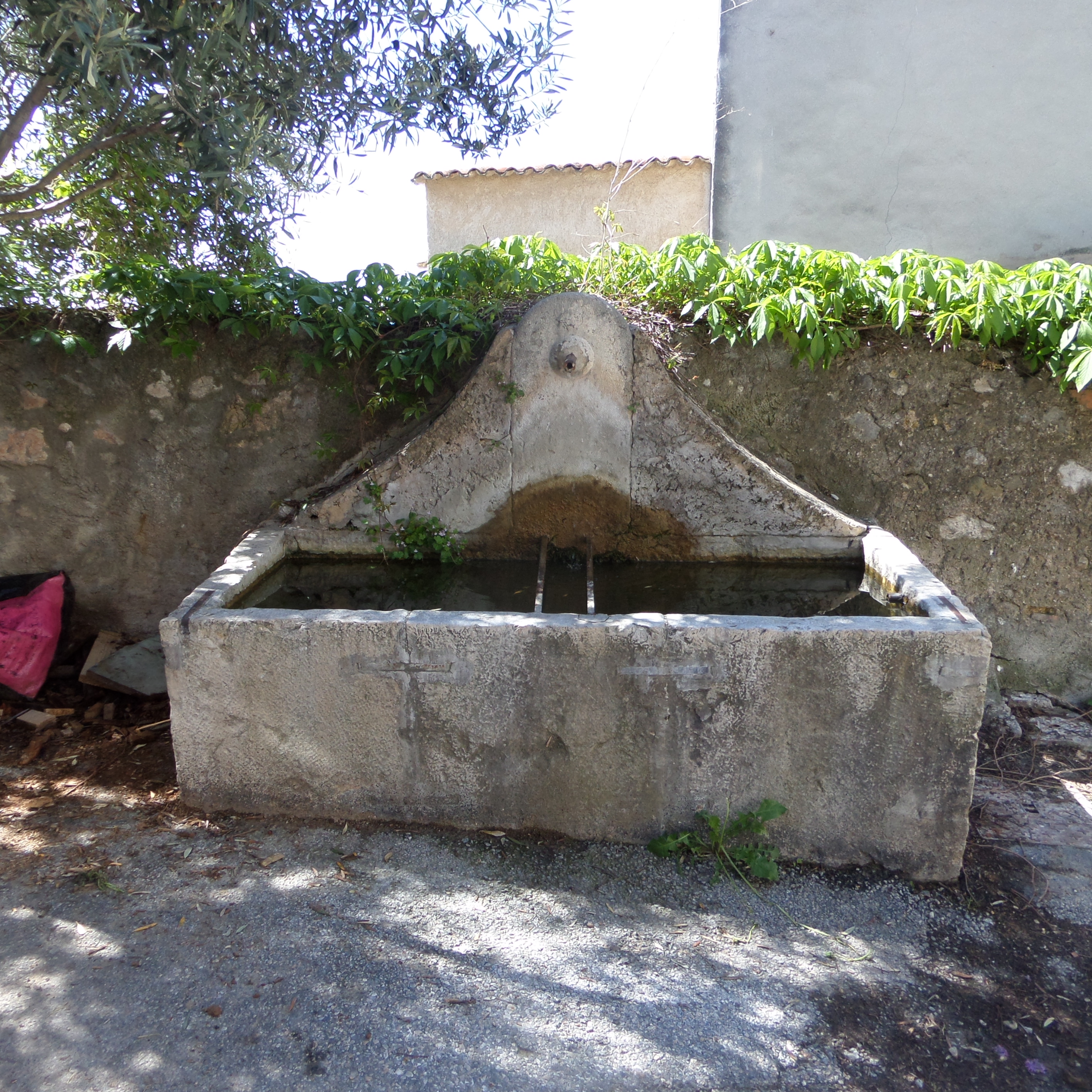 fontaine dite fontaine du bas portail