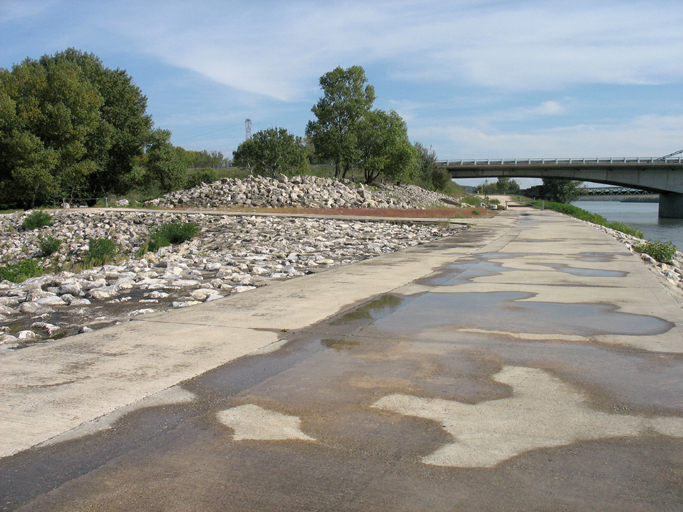 quai, plate-forme aménagée