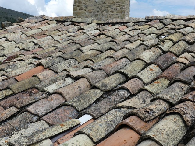 Couverture en tuile creuse.