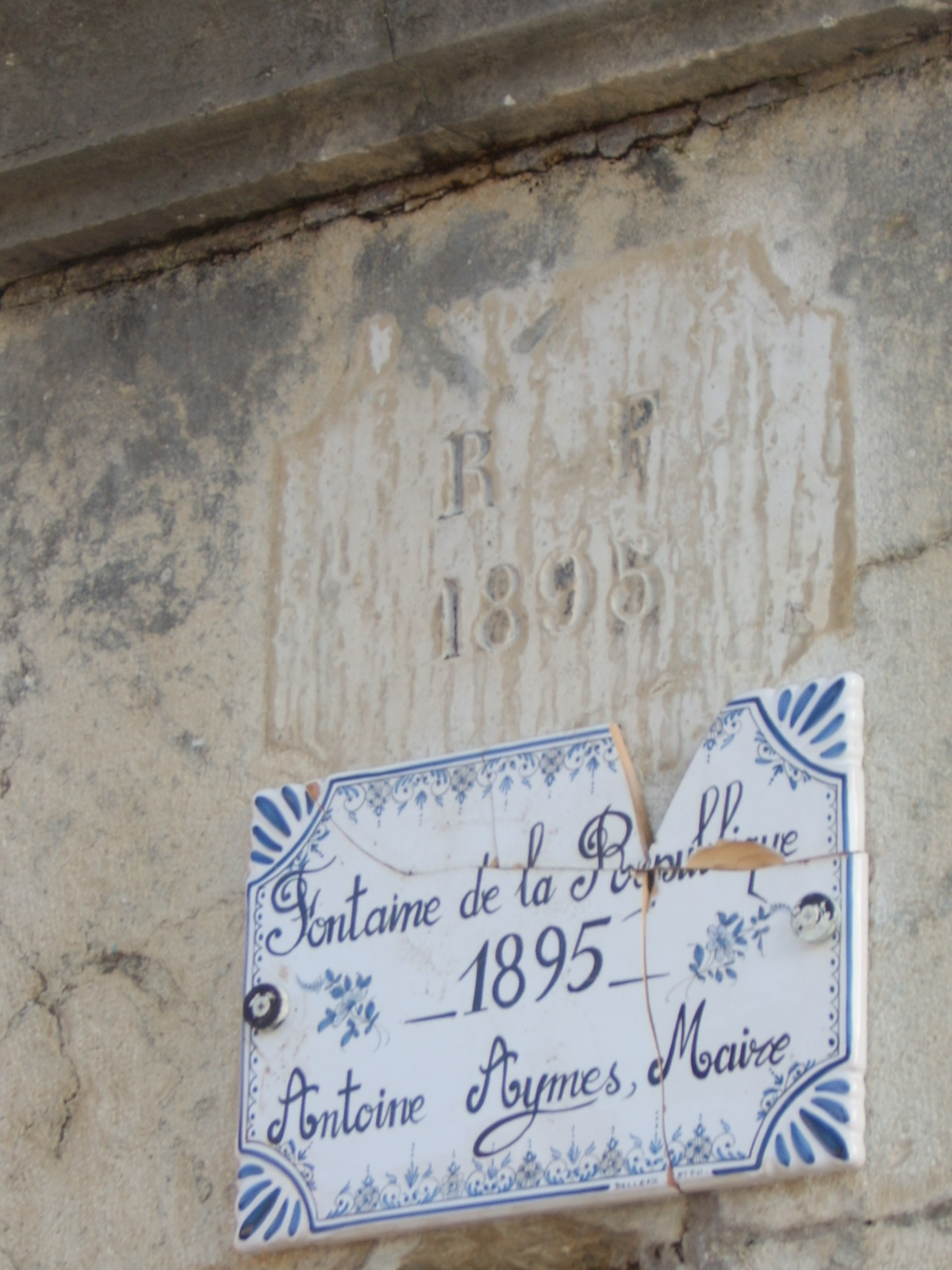 Fontaine et lavoir, dite Fontaine et lavoir de la République