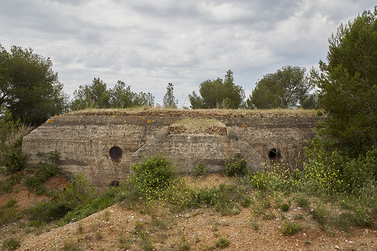 Casemate n° III de la batterie, vue de la gorge avec avant-corps central de couvrement du couloir-escalier à deux volées