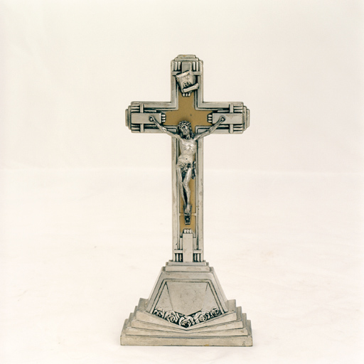 croix d'autel (style art déco) : Christ en croix