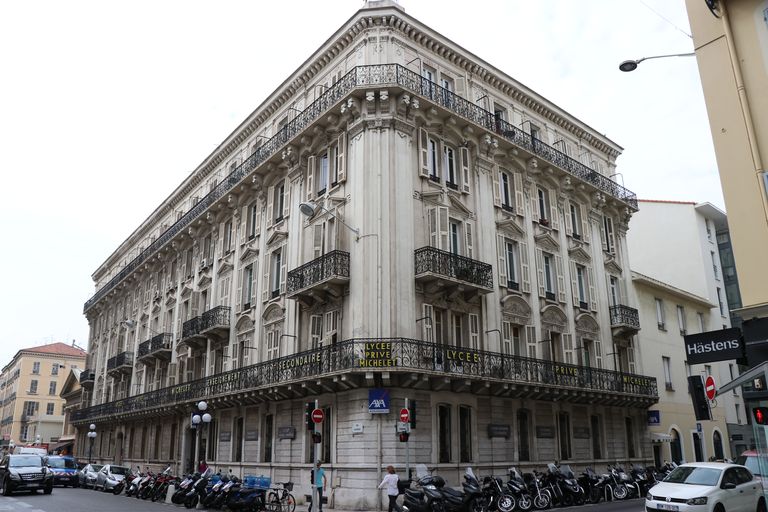 immeuble dit Immeuble Girard, actuellement Lycée privé Michelet et immeuble de bureaux