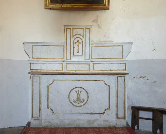 Ensemble du maître-autel : autel, deux gradins d'autel, tabernacle