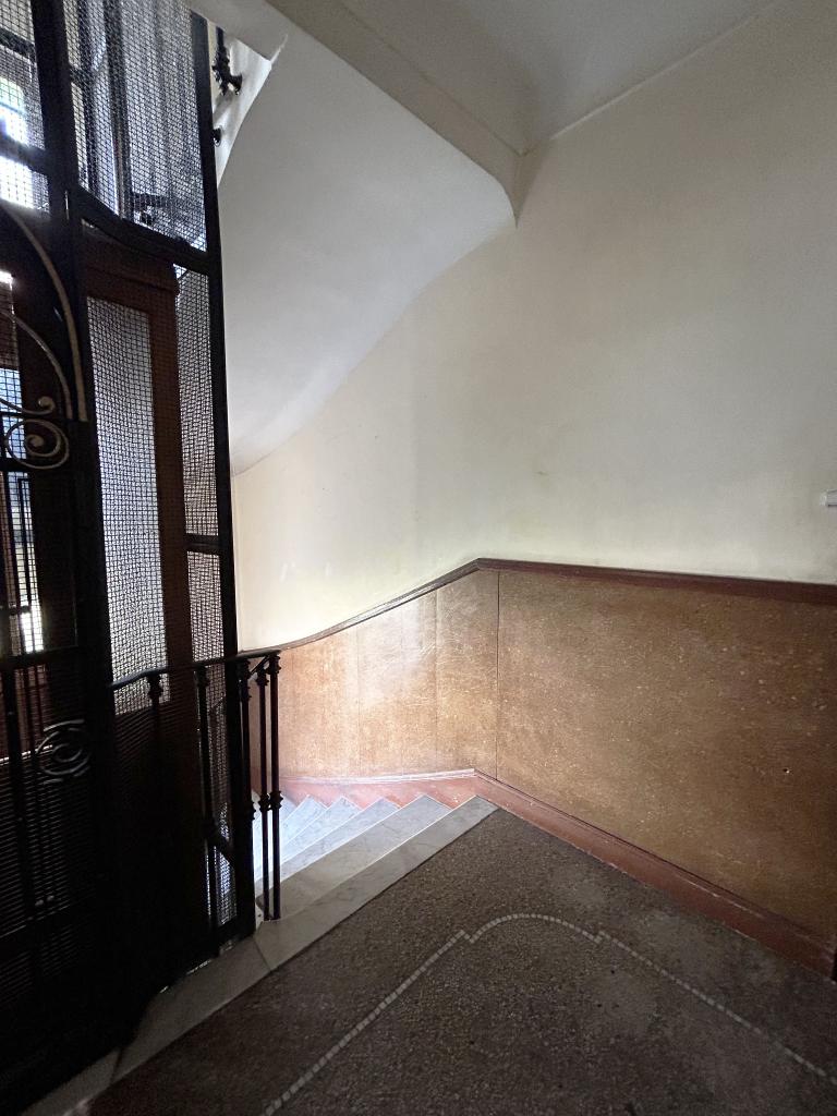 maison de villégiature (villa balnéaire), dite Villa Poulain, puis Le campanile, puis Villa Turquoise, puis hôtel de voyageurs dit des orangers, actuellement immeuble dit Palais les orangers