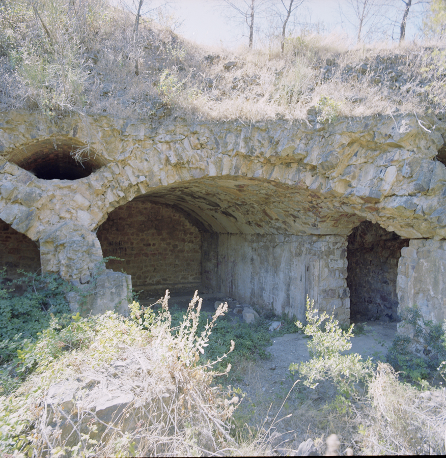 Ruines des casemates aveugles de la partie droite du fort.