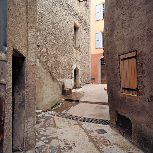 Tour 24. Façade de gorge de la tour bastionnée.