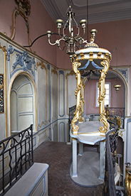Pupitre de Torah dit teba et son baldaquin