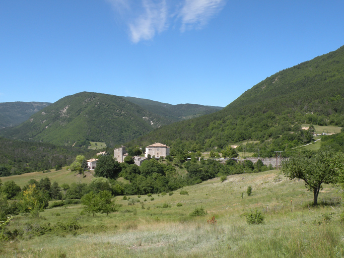 Ecart du Castellet-Saint-Cassien. Vue de situation prise de l'est.