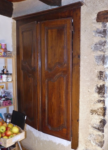 Cuisine, placard niche de la pile d'évier. Ferme au quartier de l'Estang.