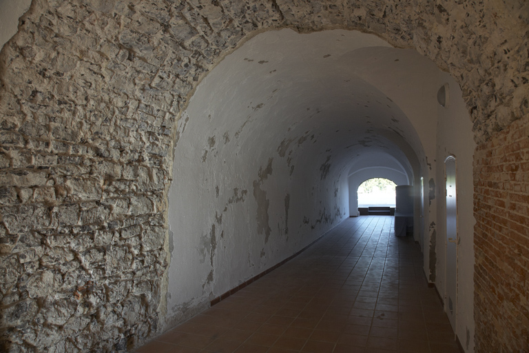 Couloir de la "poterne" vers le bastion 1.