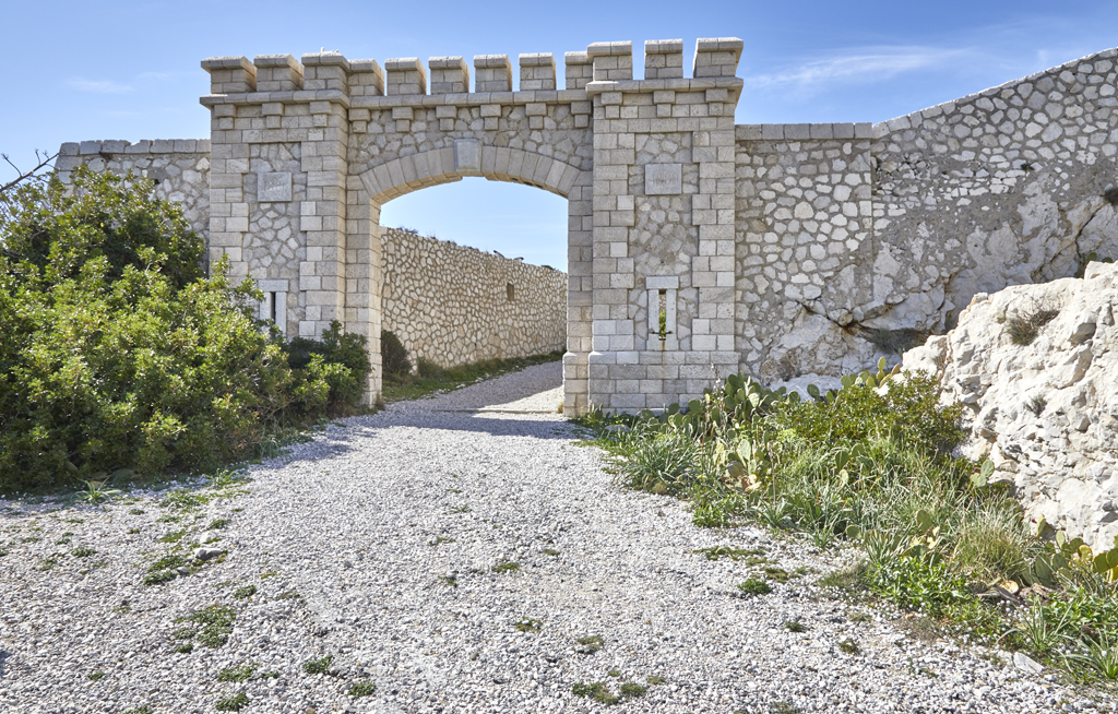 Porte d'entrée du fort, façade d'entrée