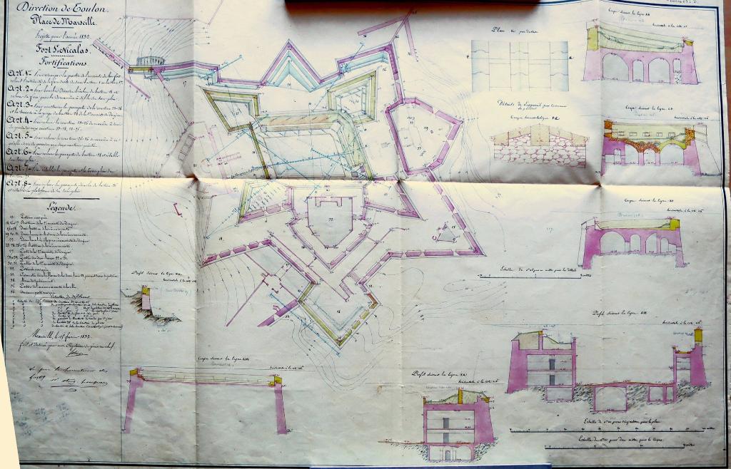  [Plan et coupes du haut fort Saint Nicolas, projets pour 1832].