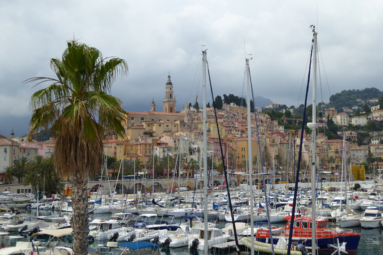 Port dit vieux-port de Menton.