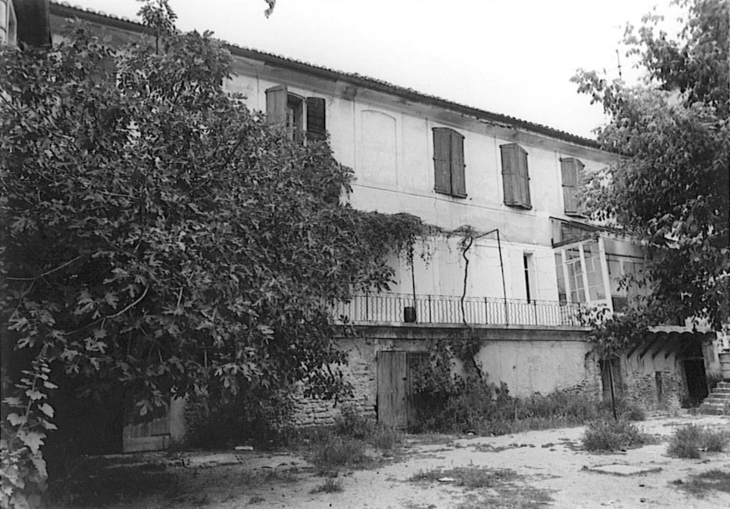 Façade nord sur cour avant travaux, n° 6 sur le plan de masse, 1983.