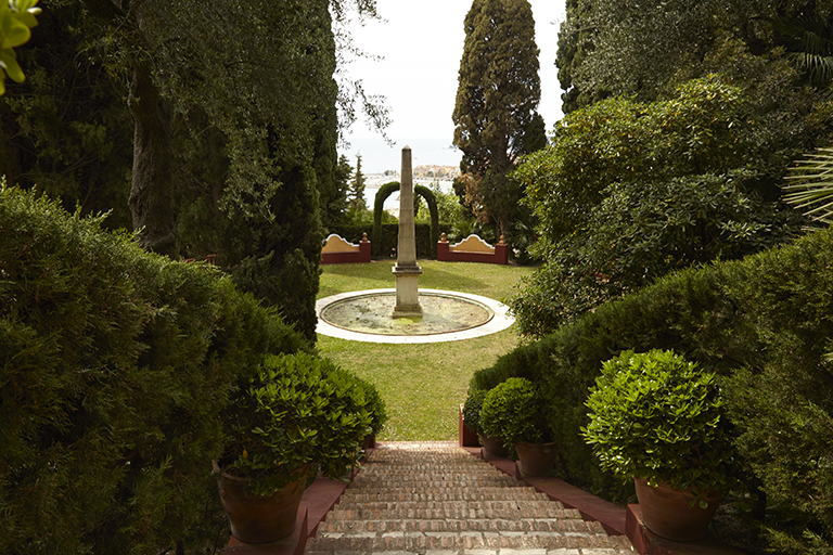 Le jardin de l'obélisque.