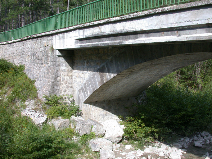 Pont sur l'Issole