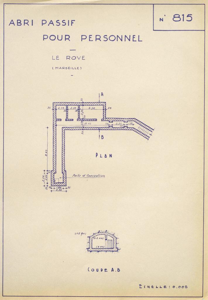 [Plan et coupe de la galerie avec abris passifs à l'arrière du poste de direction de tir de la batterie du Rove], 1946.
