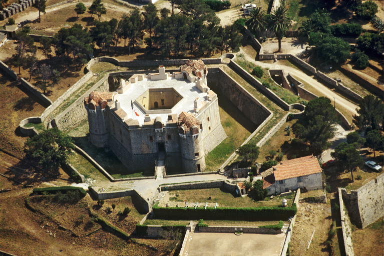 Vue aérienne du donjon.