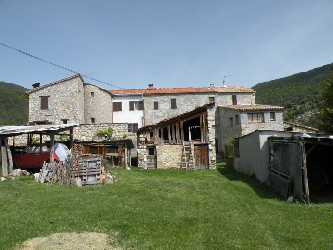 prieuré de bénédictins Saint-Pierre, actuellement ferme