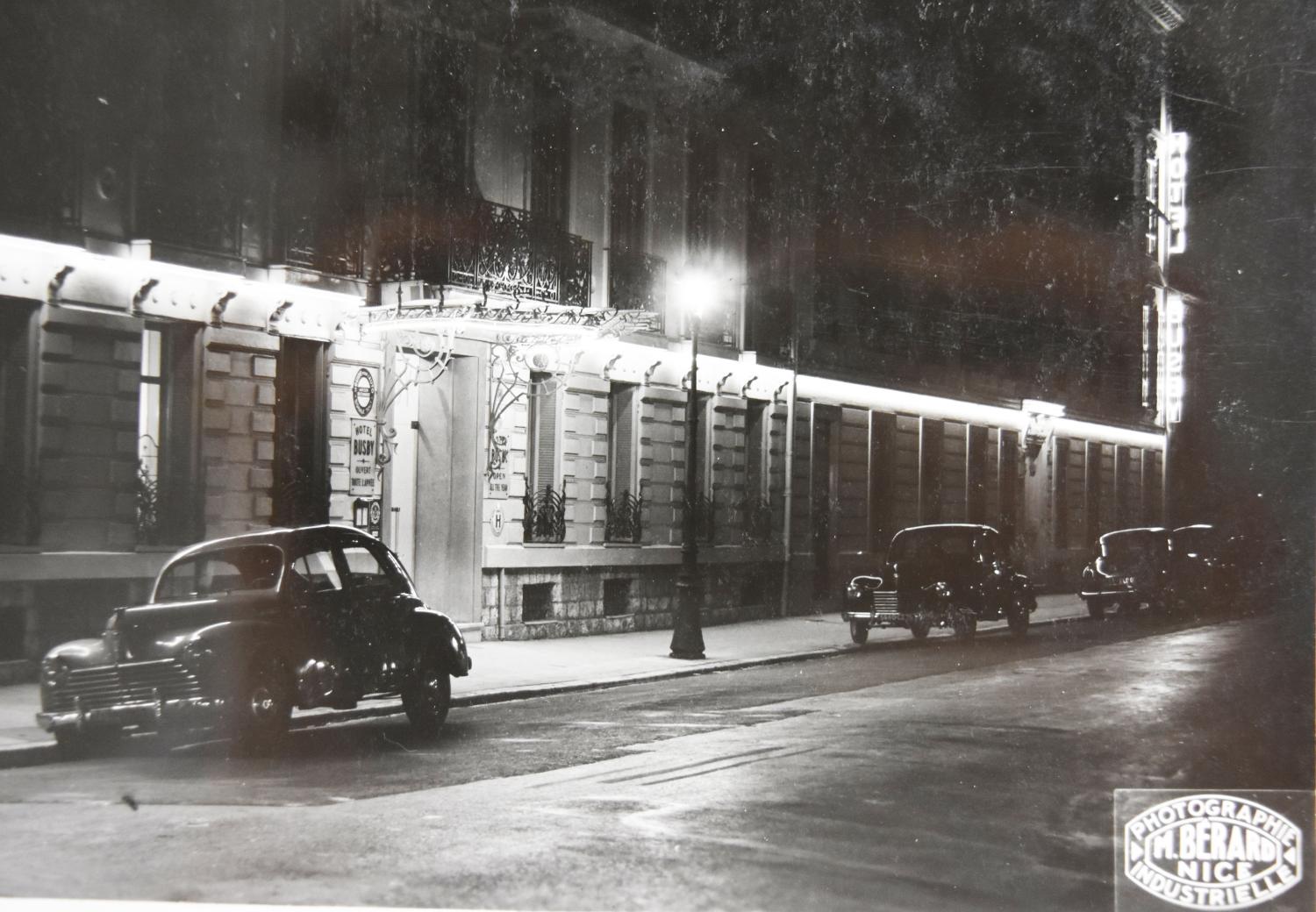 immeubles devenus un hôtel de voyageurs sous le nom de Pension Busby puis Hôtel Busby