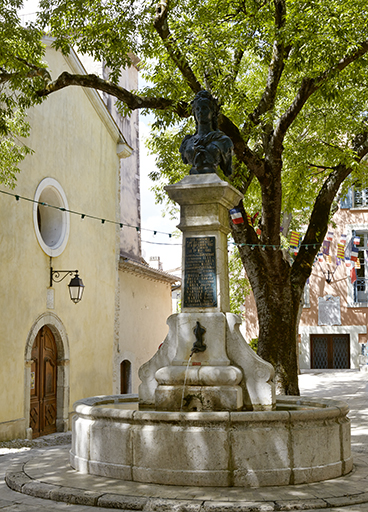 fontaine de la place de l'hôtel de ville