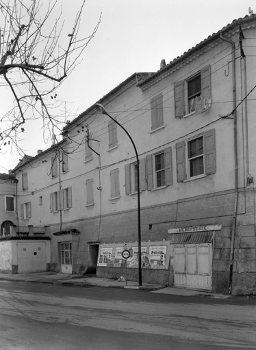 Bâtiments du prieuré. Aile nord. Façade sur le boulevard de la République.