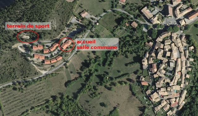Localisation du village de vacances sur une vue aérienne (IGN).