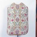 ensemble de vêtements liturgiques : chasuble, bourse de corporal, voile de calice (ornement blanc)