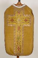 Ornement doré (n°2) : chasuble, étole, manipule, voile de calice