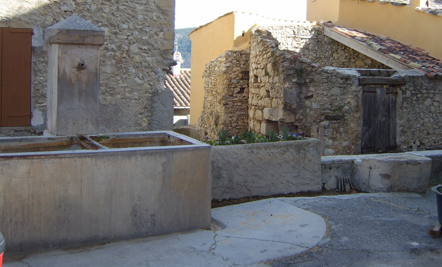 fontaine dite fontaine de la plateforme