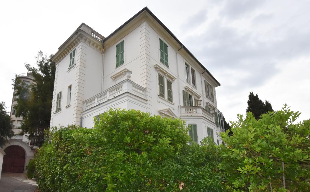 maison de villégiature (villa balnéaire) dite Sans Souci, puis Quo Vadis puis Château de L'Aigle d'or ou L'Aigle d'or, actuellement immeuble