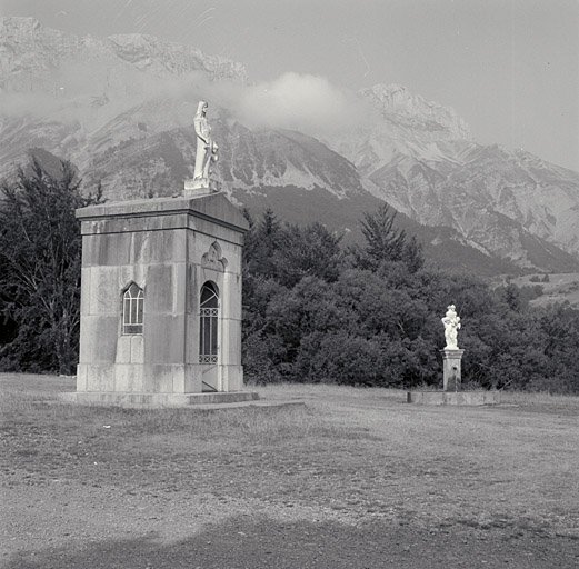 Croix Monumentales, Oratoires