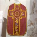 ensemble de vêtements liturgiques (N° 2) : chasuble, étole, manipule, voile de calice (ornement rouge)