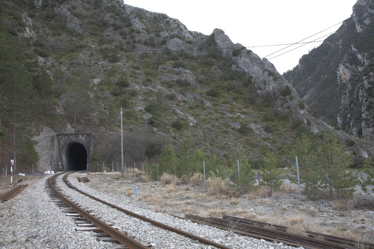 La tête nord du tunnel de la Clue-de-Chabrières.