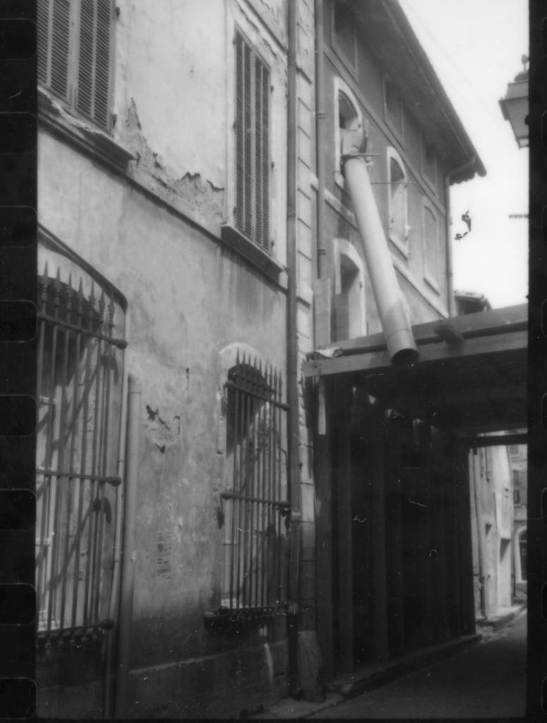 Maison puis orphelinat puis immeuble puis résidence Les cyprès